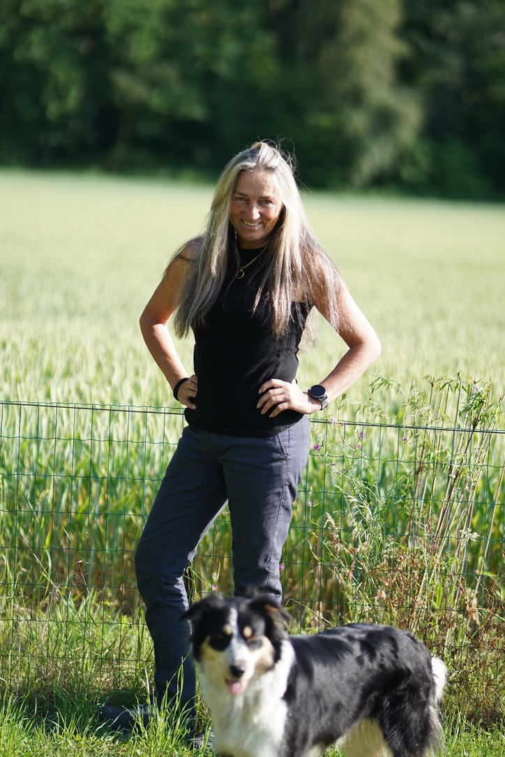 Ellen Hermes mit ihrem Hund